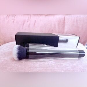 NIB IL MAKIAGE foundation blending brush🩷